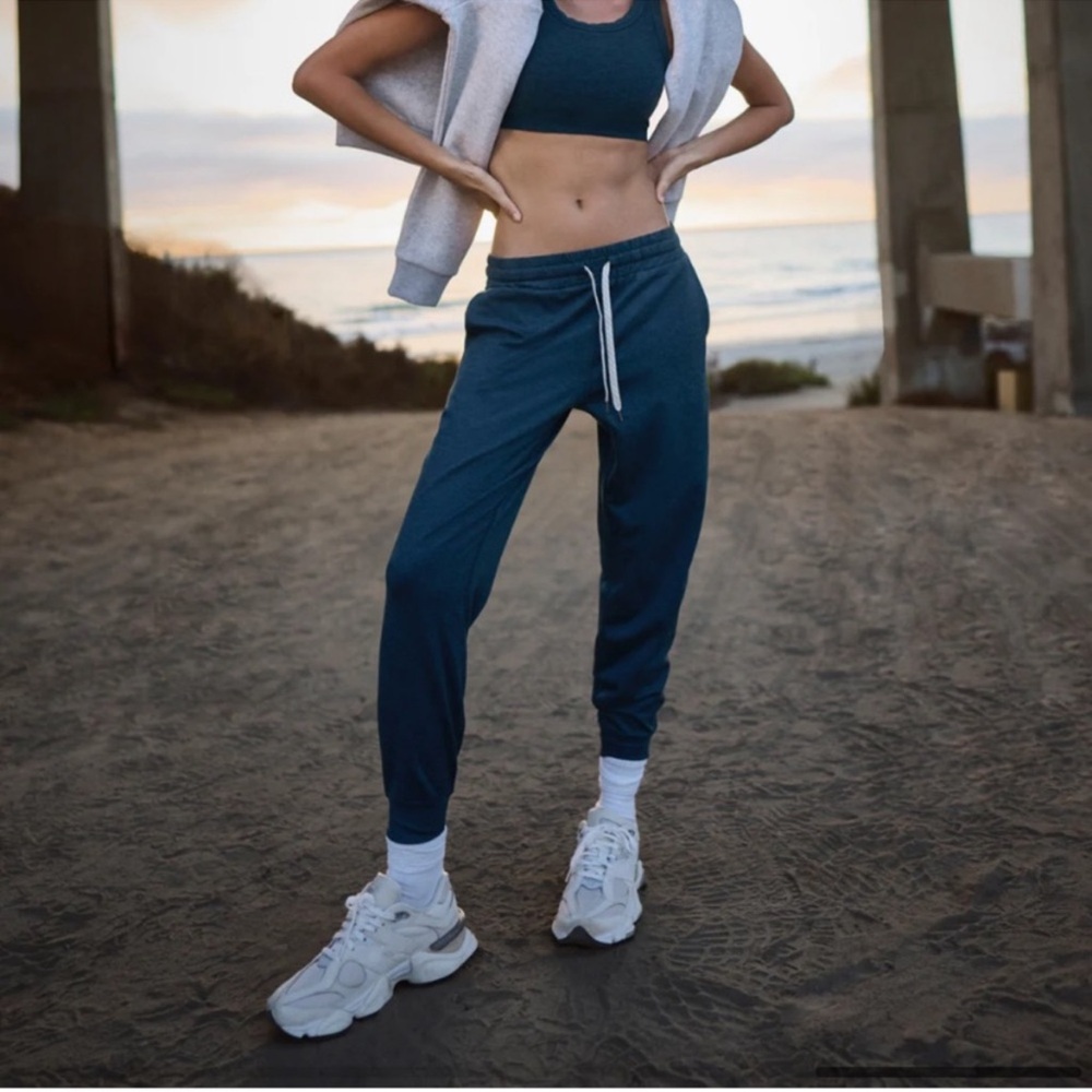 Vuori Performance Jogger Women's DreamKnit $94